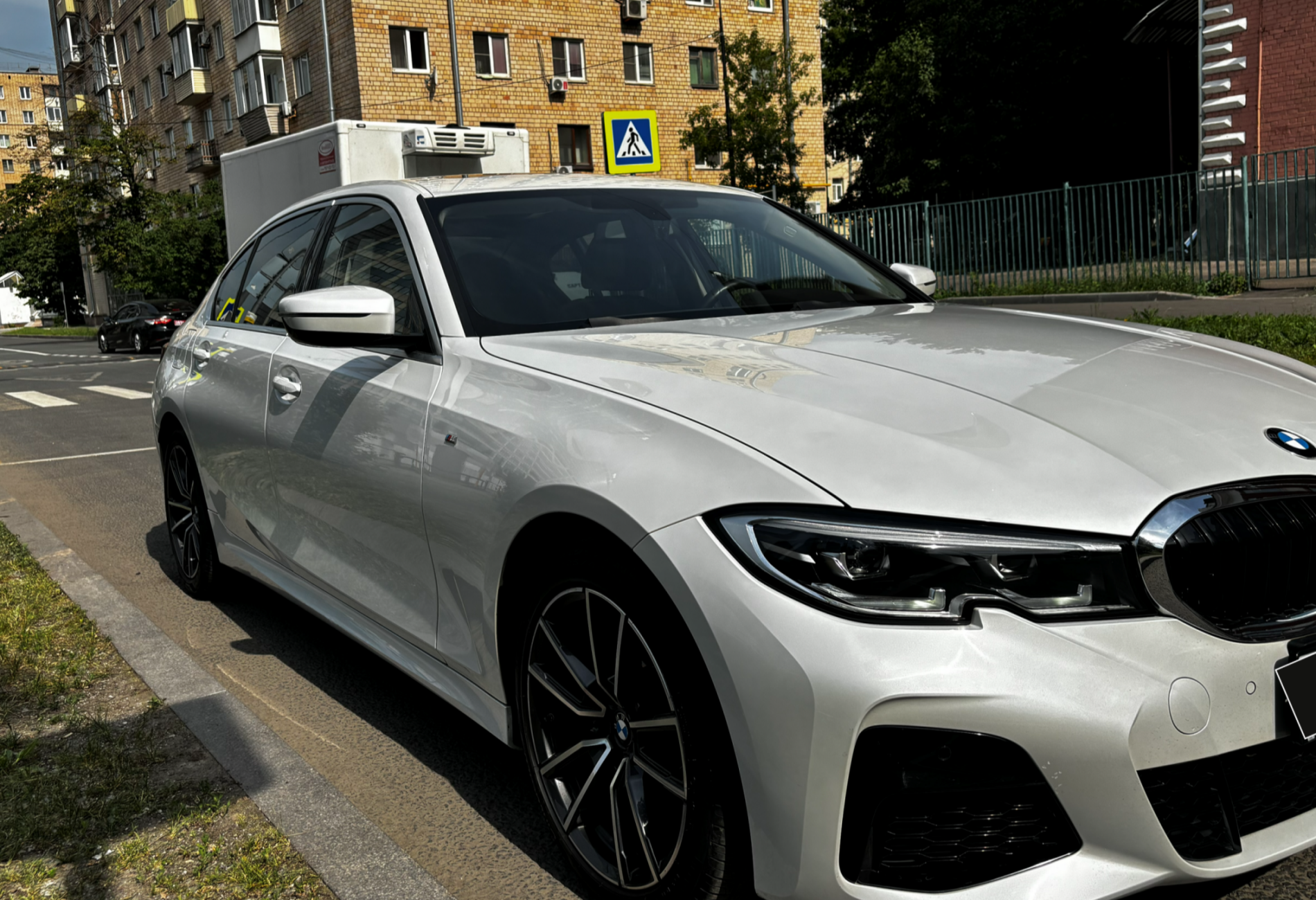 Аренда bmw bmw бизнес класса 2021 года в городе Москва от 8000 руб./сутки, задний привод, двигатель: бензин, объем 2000 литров, каско (Впишу в полис), ОСАГО (Впишу в полис), без водителя, недорого, вид 2 - RentRide