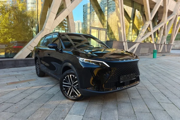 Прокат авто omoda s7 комфорт класса 2026 года в городе Москва Новые Черемушки от 4560 руб./сутки, передний привод, двигатель: бензин, объем 1.6 литров, каско (Мультидрайв), ОСАГО (Мультидрайв), без водителя, недорого - RentRide