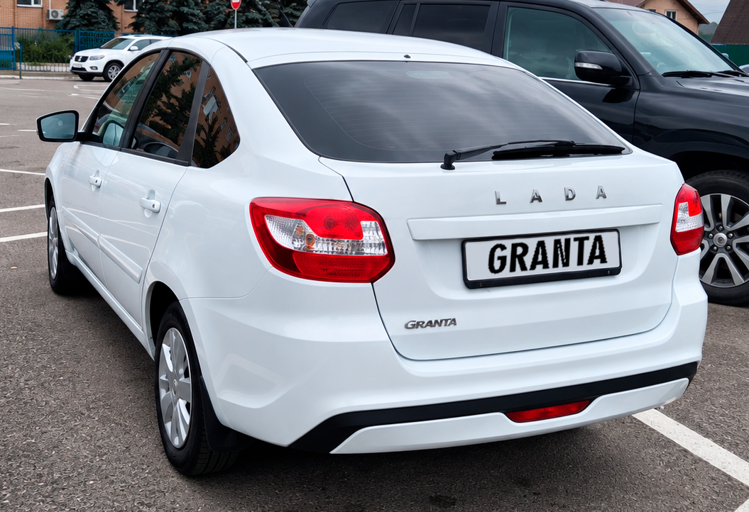 Аренда lada granta эконом класса 2021 года в городе Москва от 2000 руб./сутки, передний привод, двигатель: бензин, объем 1.5 литров, ОСАГО (Впишу в полис), без водителя, недорого, вид 3 - RentRide