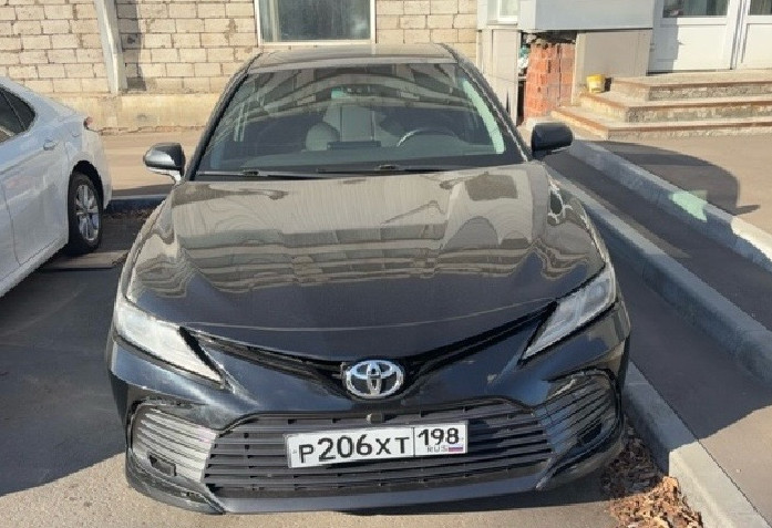 Аренда toyota camry комфорт класса 2021 года в городе Москва Нагорная от 8000 руб./сутки, передний привод, двигатель: бензин, объем 2 литра, без водителя, недорого - RentRide