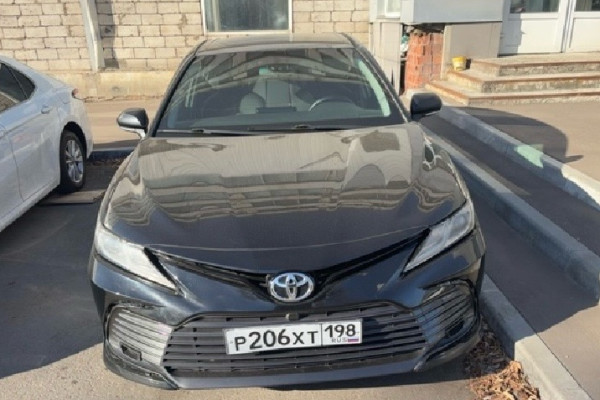 Прокат авто toyota camry комфорт класса 2021 года в городе Москва Нагорная от 8000 руб./сутки, передний привод, двигатель: бензин, объем 2 литра, без водителя, недорого - RentRide