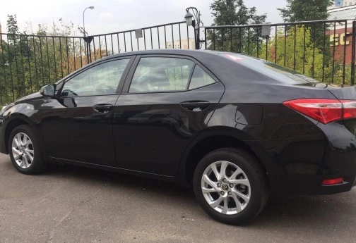 Аренда toyota corolla стандарт класса 2017 года в городе Москва от 3300 руб./сутки, передний привод, двигатель: бензин, объем 1.6 литров, каско (Мультидрайв), ОСАГО (Мультидрайв), без водителя, недорого, вид 5 - RentRide