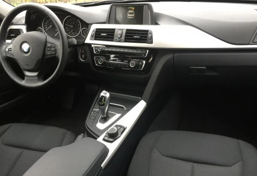 Аренда bmw 3-serii стандарт класса 2017 года в городе Москва Проспект Вернадского от 4800 руб./сутки, задний привод, двигатель: бензин, объем 1.5 литров, каско (Мультидрайв), ОСАГО (Мультидрайв), без водителя, недорого, вид 3 - RentRide