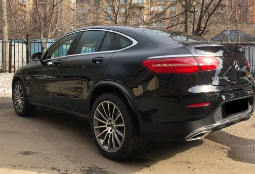 Аренда mercedes-benz glc премиум класса 2019 года в городе Москва Проспект Вернадского от 10472 руб./сутки, полный привод, двигатель: дизель, объем 2.1 литр, каско (Мультидрайв), ОСАГО (Мультидрайв), без водителя, недорого, вид 4 - RentRide