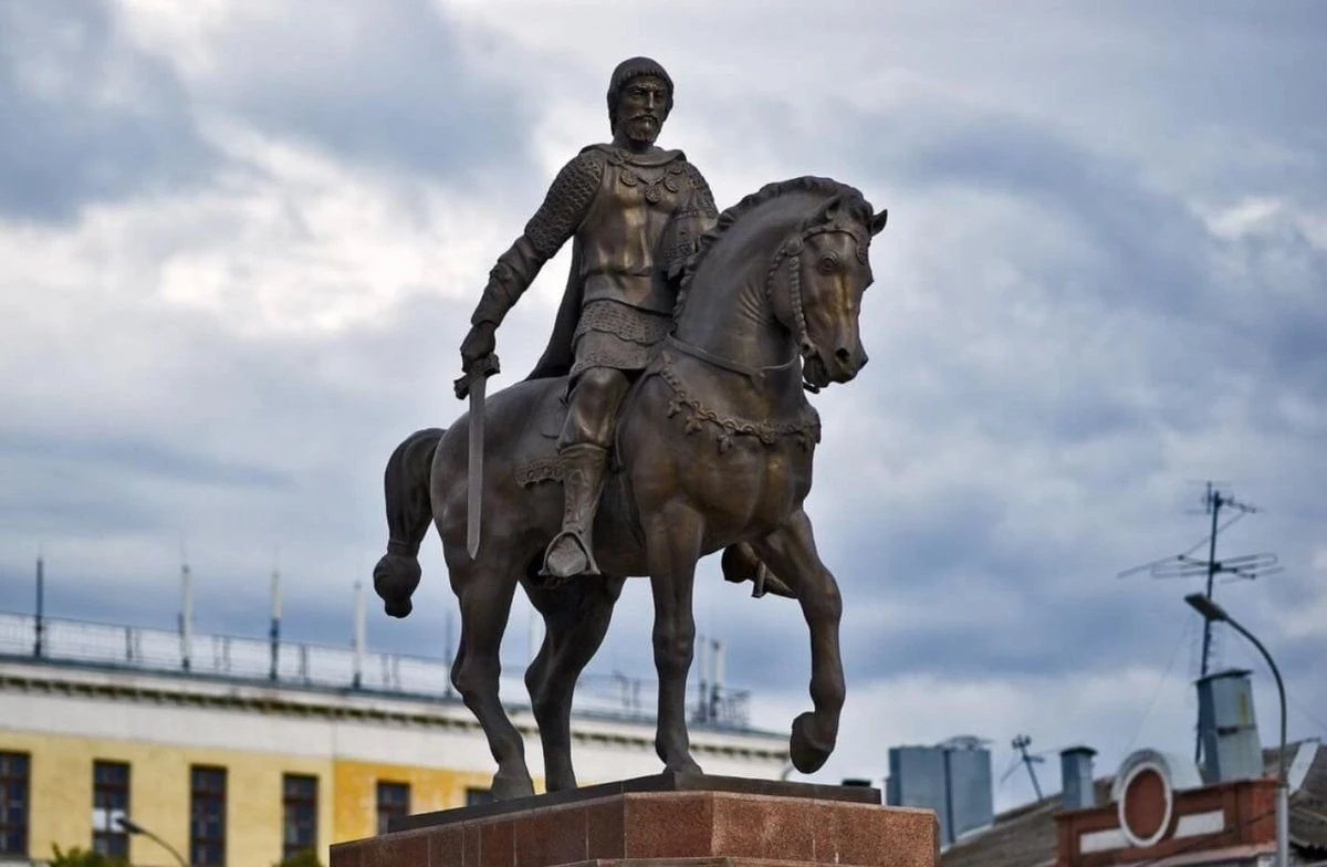 Памятник князю Олегу в Рязани