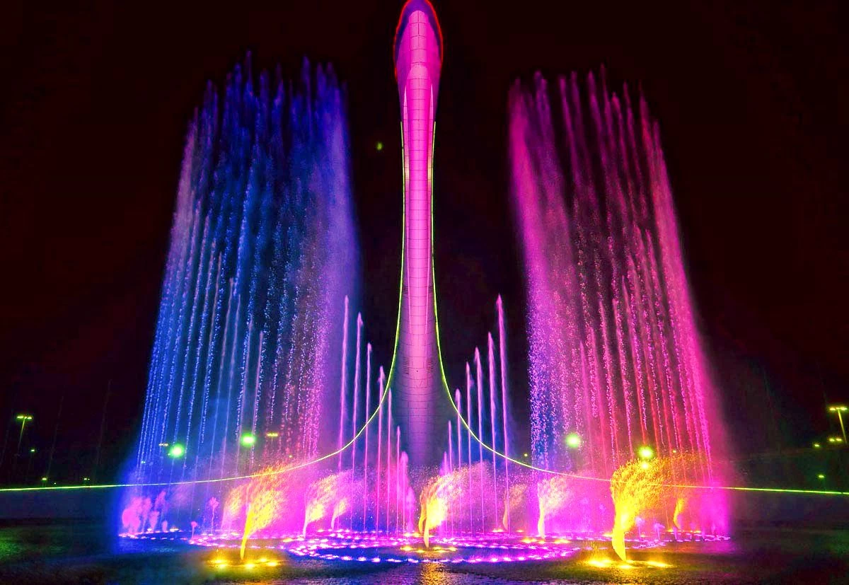 Поющие фонтаны в Олимпийском парке в Адлере для туристов